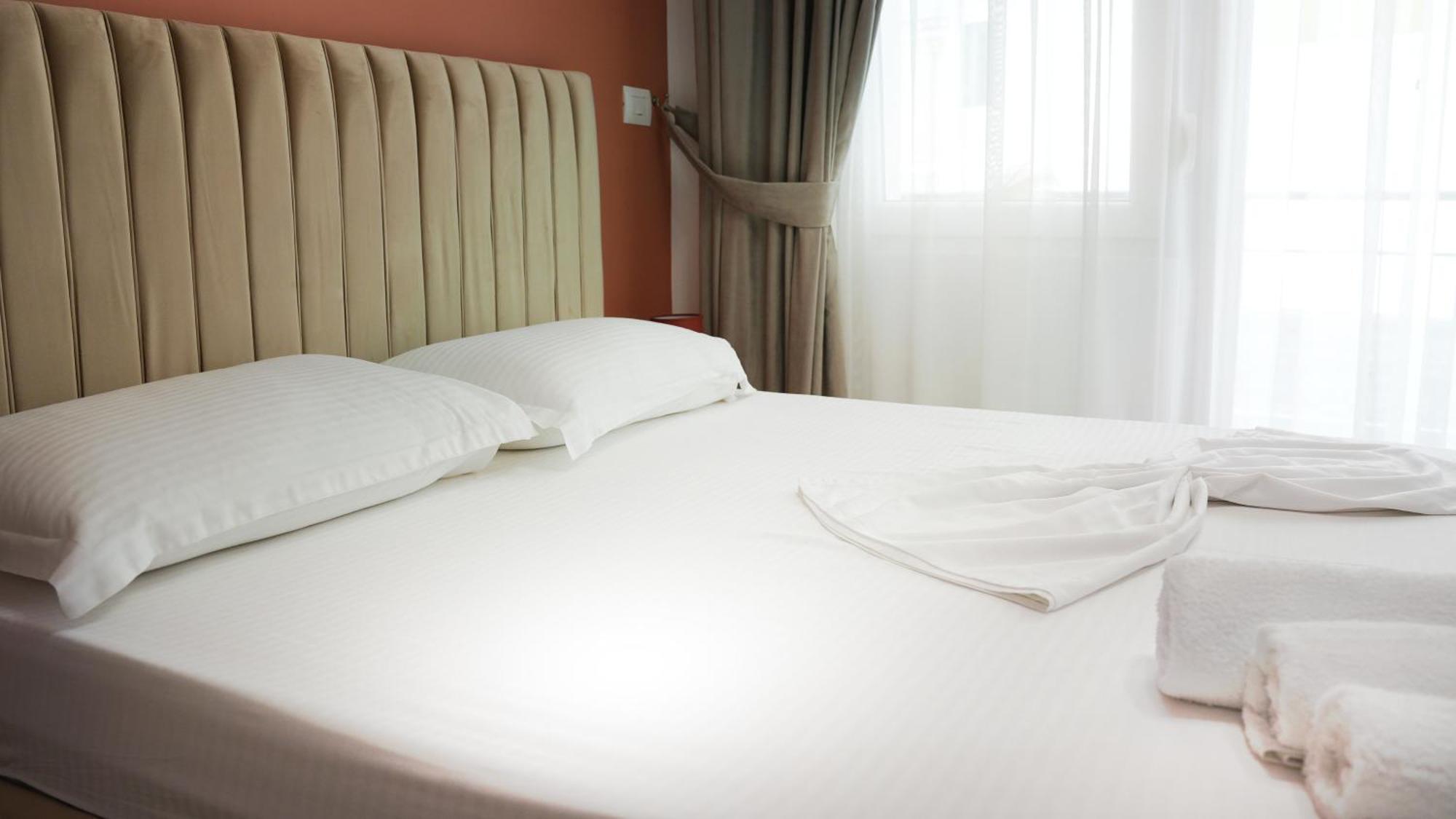 Hotel Luris โกเลม ภายนอก รูปภาพ